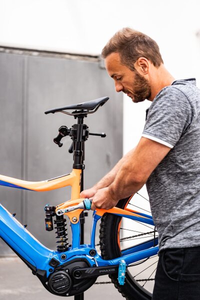 ladegerät für e bike akku bosch E-Bike Kompakt-Ladegerät 36-2/100-240 Active/Performance Line von MARATRON Auto & Motorrad Color:Fuchsia KlickFix Lenkertasche für dein Ranger